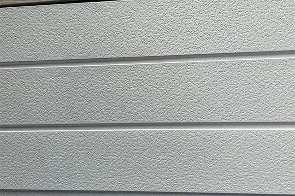 Rénovation de façade en trois jours : les panneaux sculptés en métal remodèlent le rythme de la construction